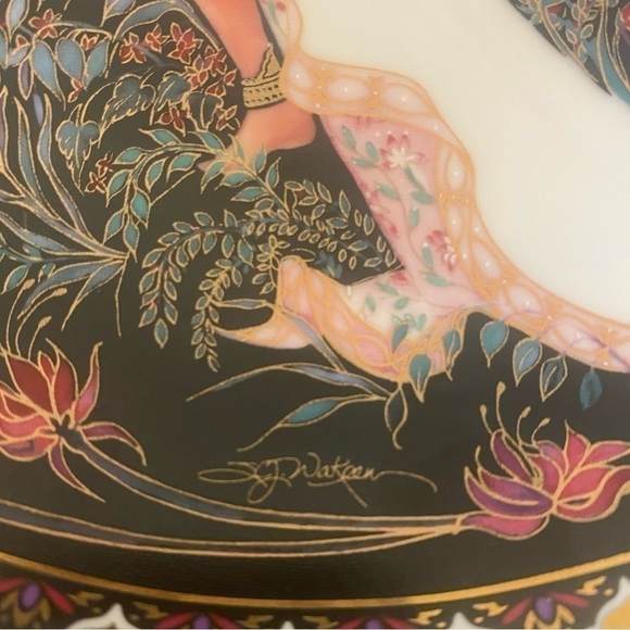 Royal Porcelain Kingdom Of Thailand Collection Love - Picture 6 of 10